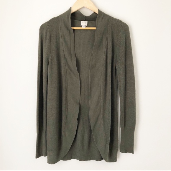 And Eawy Olive Green Cardigan Sweater Sz Medium - Picture 1 of 7